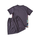 Camiseta y pantalón corto para niños de la selección inglesa de visitante 2024/25