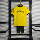 Camiseta y pantalón corto local del Borussia Dortmund 23/24 para niños - Amarillo