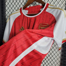 Camiseta de aficionado Adidas para hombre del Arsenal I 23/24: roja y dorada.