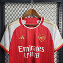 Camiseta de aficionado Adidas para hombre del Arsenal I 23/24: roja y dorada.