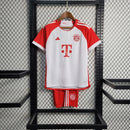Camiseta y pantalón corto local del Bayern Múnich 23/24 para niños - Blanco y rojo