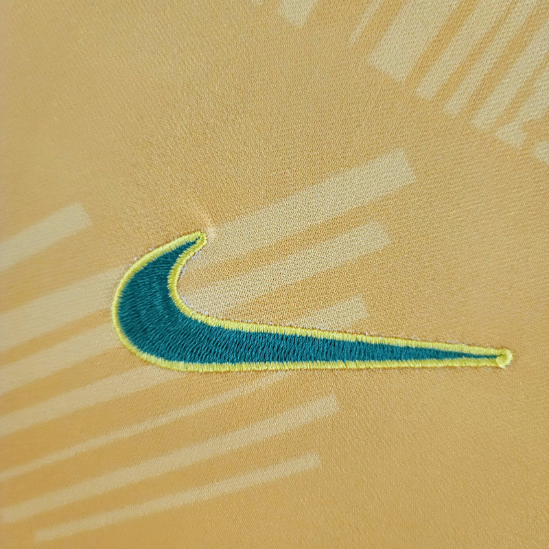 Camiseta Nike para mujer, edición especial de la selección brasileña, con el Cristo Redentor como fan - Amarilla
