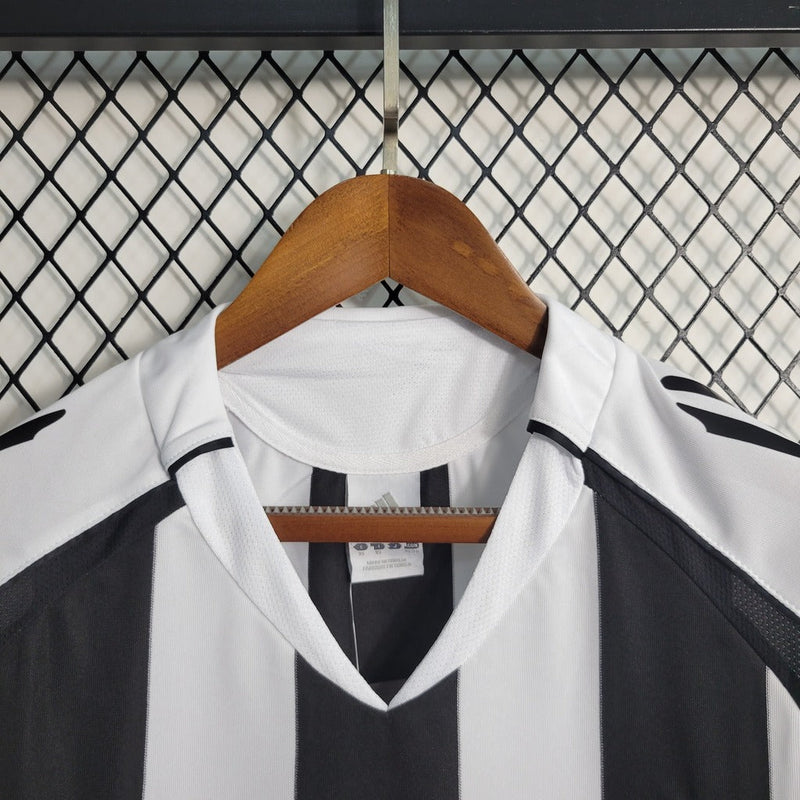 Camiseta retro de aficionado del Newcastle United (local) 04/06 para hombre - Blanco y negro