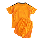 Camiseta y pantalón corto visitante del Real Madrid II 24/25 I - Naranja