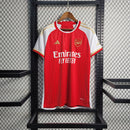 Camiseta de aficionado Adidas para hombre del Arsenal I 23/24: roja y dorada.