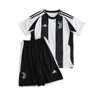 Kit local de la Juventus + pantalón corto 24/25 - Blanco y negro