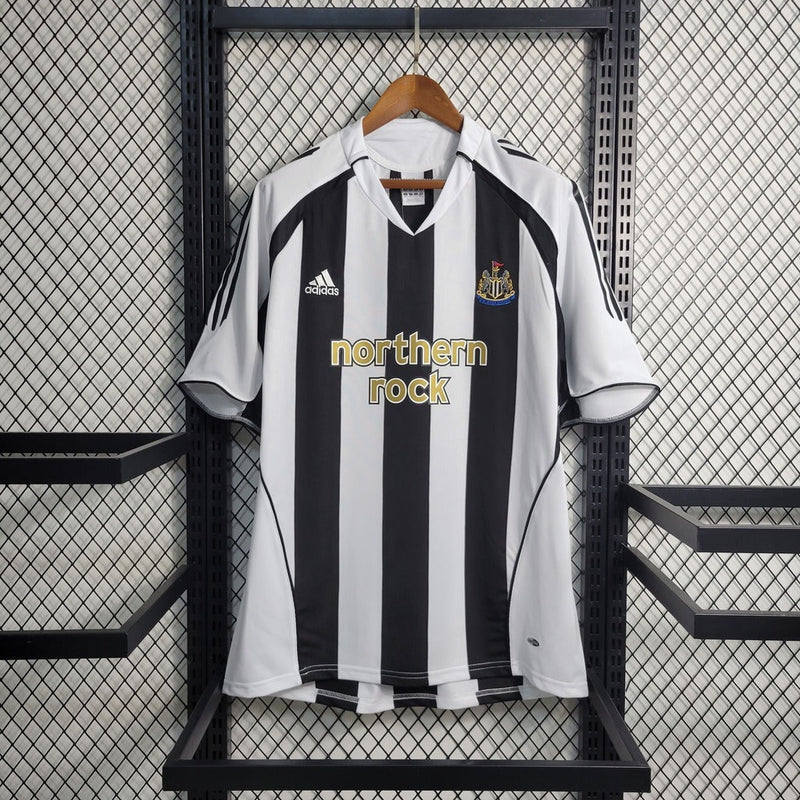 Camiseta retro de aficionado del Newcastle United (local) 04/06 para hombre - Blanco y negro