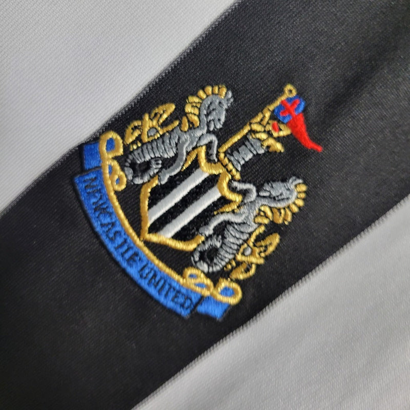 Camiseta retro de aficionado del Newcastle United (local) 04/06 para hombre - Blanco y negro