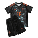 Camiseta y pantalón corto azul de visitante del Bayern Múnich 24/25 para niños