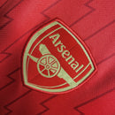 Camiseta de aficionado Adidas para hombre del Arsenal I 23/24: roja y dorada.
