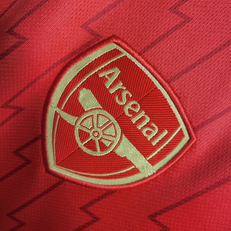 Camiseta de aficionado Adidas para hombre del Arsenal I 23/24: roja y dorada.