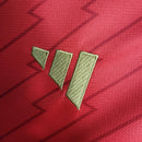 Camiseta de aficionado Adidas para hombre del Arsenal I 23/24: roja y dorada.